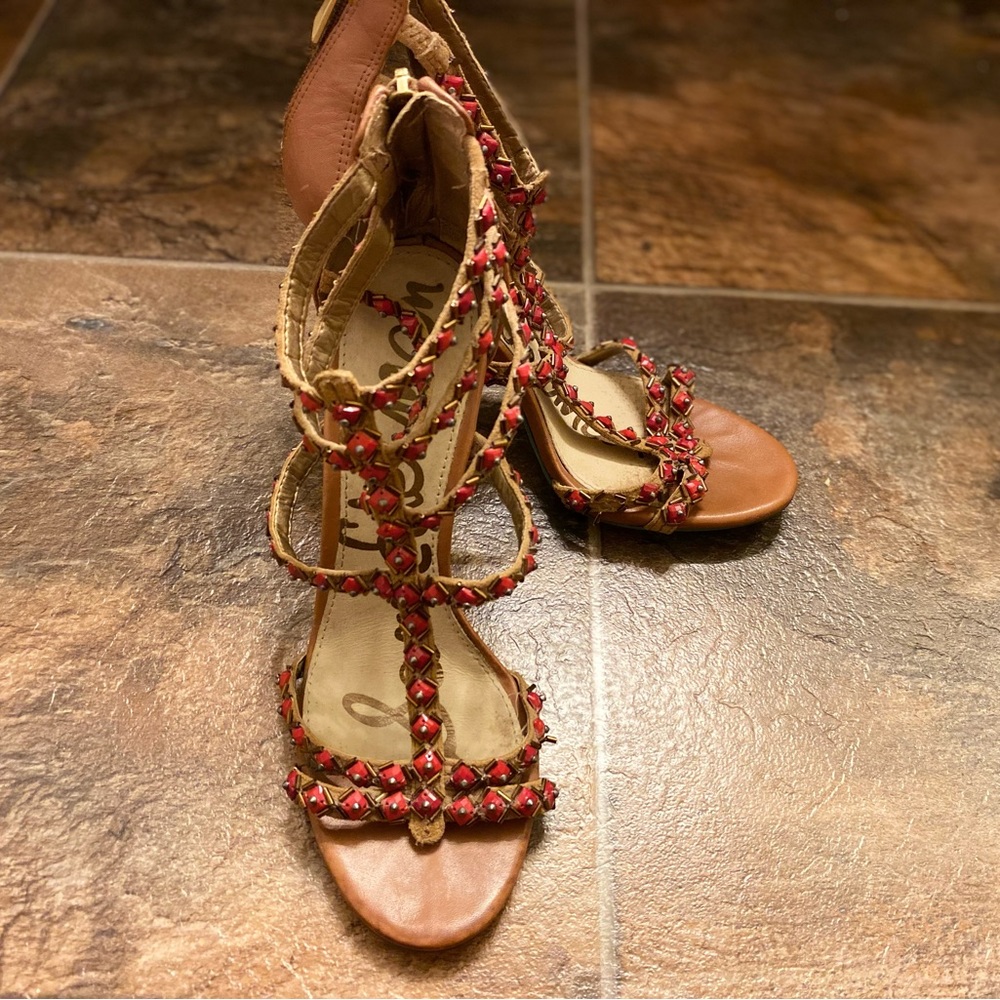 Sam Edelman tan 4”heels with red bead detail 7.5